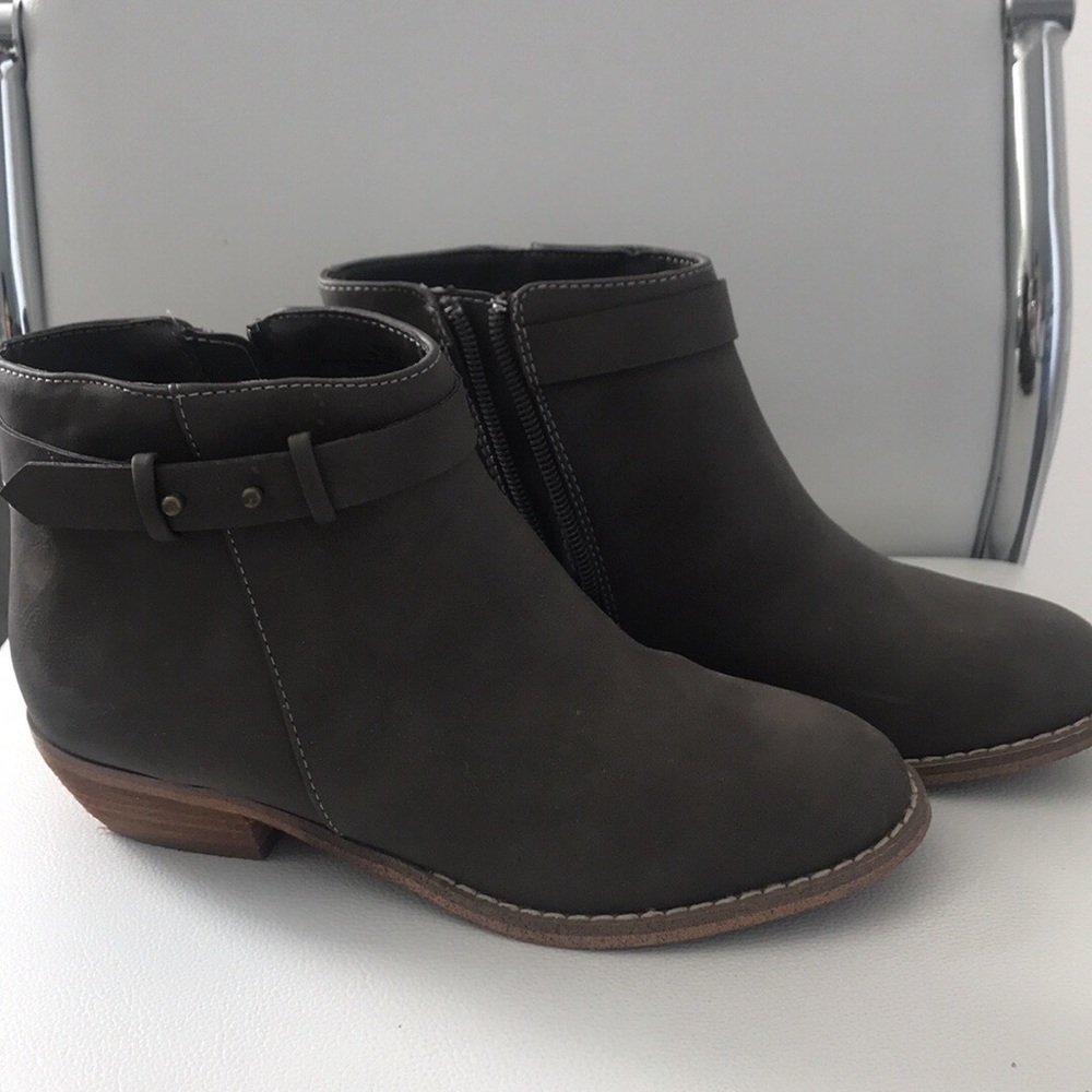 Girl’s boots